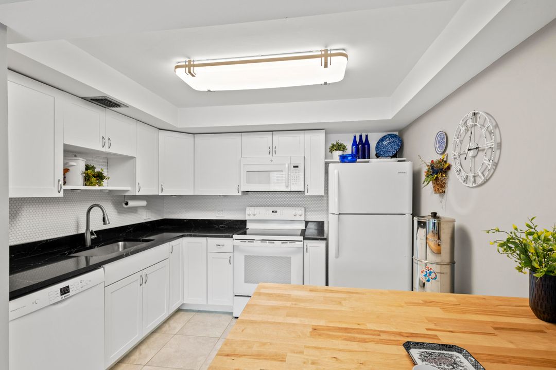 For Sale: $250,000 (2 beds, 2 baths, 1164 Square Feet)