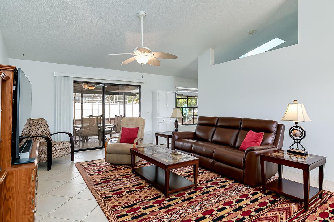For Sale: $399,900 (3 beds, 2 baths, 1392 Square Feet)