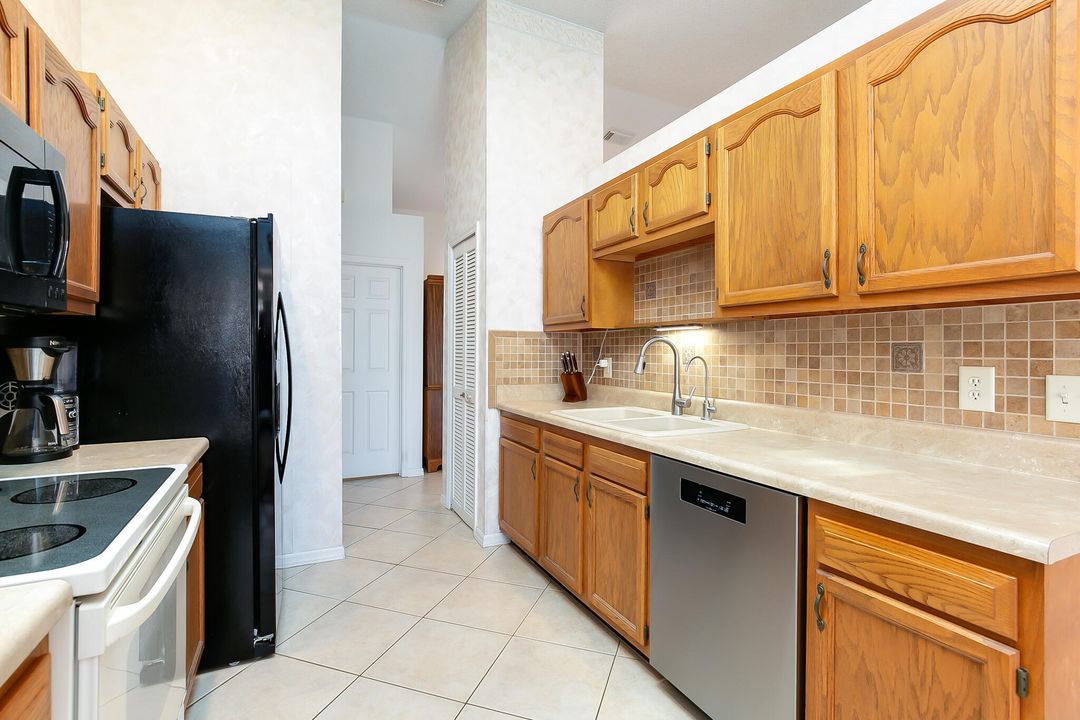For Sale: $387,000 (3 beds, 2 baths, 1392 Square Feet)
