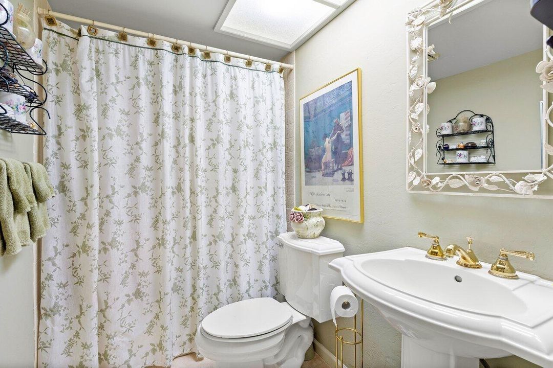 待售: $299,000 (2 贝兹, 2 浴室, 1626 平方英尺)