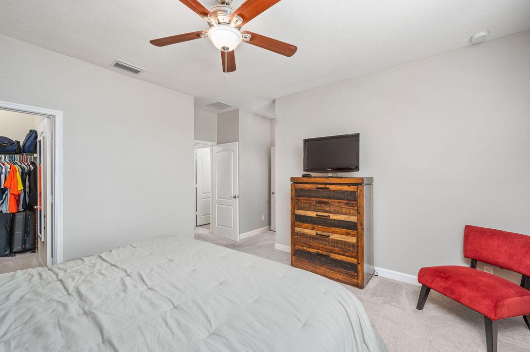 For Sale: $309,000 (3 beds, 2 baths, 1641 Square Feet)