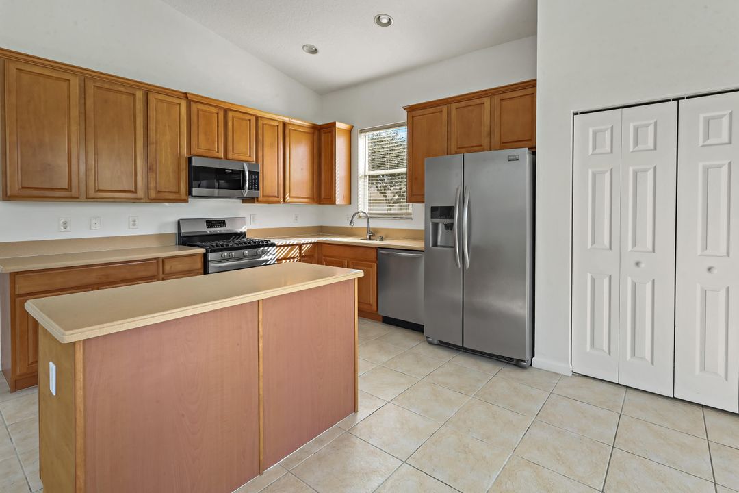 For Sale: $399,500 (3 beds, 2 baths, 2044 Square Feet)