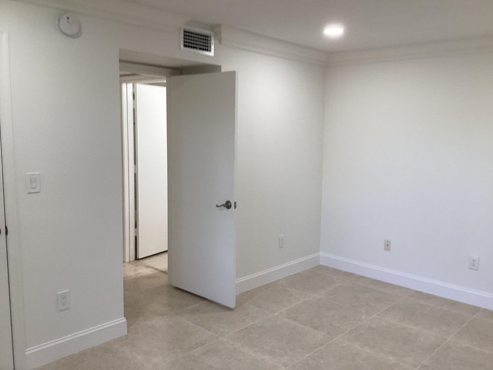 For Rent: $1,900 (1 beds, 1 baths, 790 Square Feet)