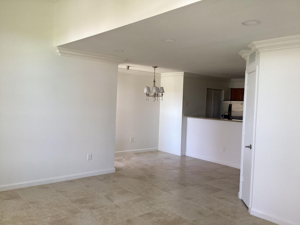 For Rent: $1,900 (1 beds, 1 baths, 790 Square Feet)