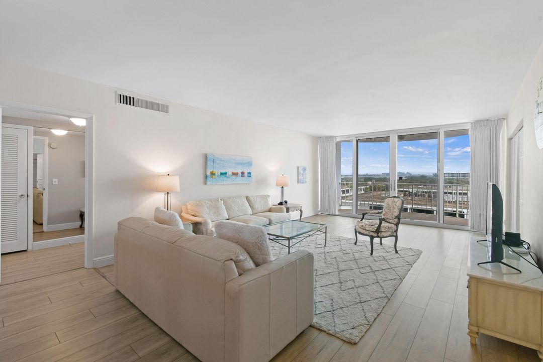 For Sale: $995,000 (2 beds, 2 baths, 1559 Square Feet)