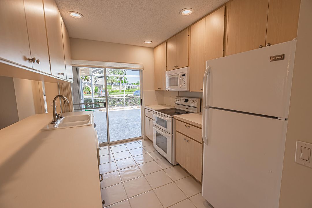 For Sale: $269,900 (2 beds, 2 baths, 1152 Square Feet)