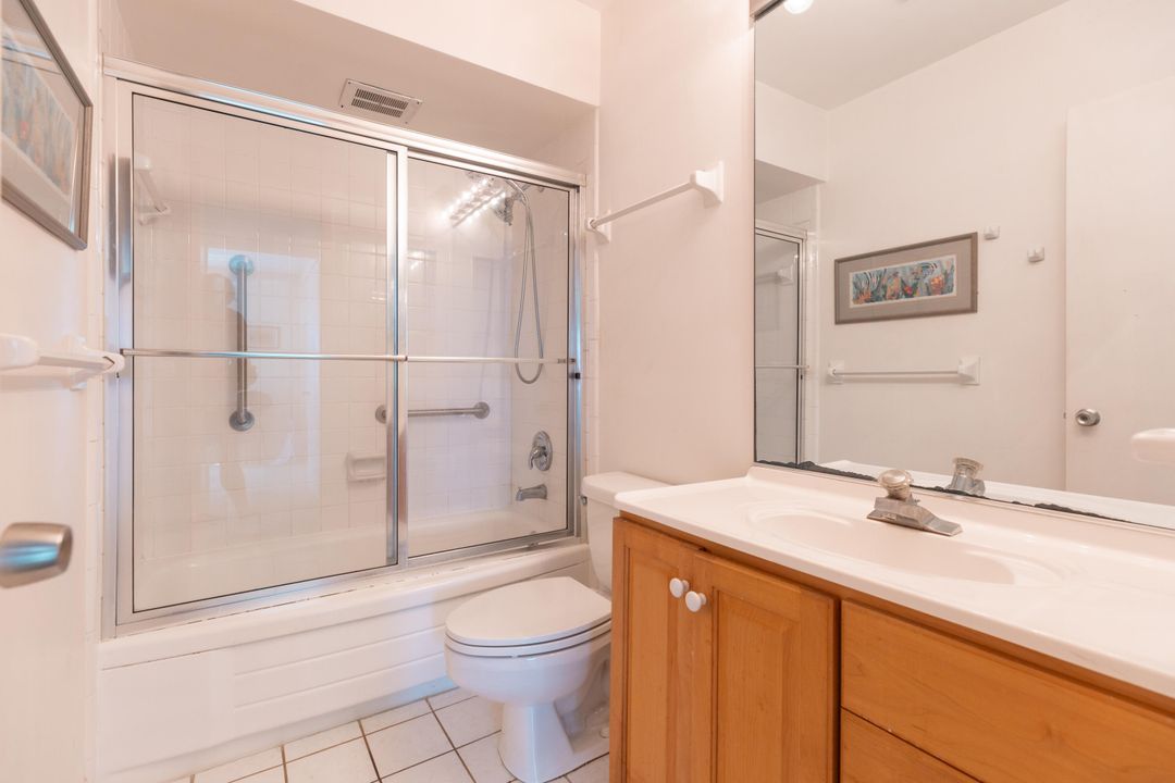 For Sale: $300,000 (2 beds, 1 baths, 760 Square Feet)