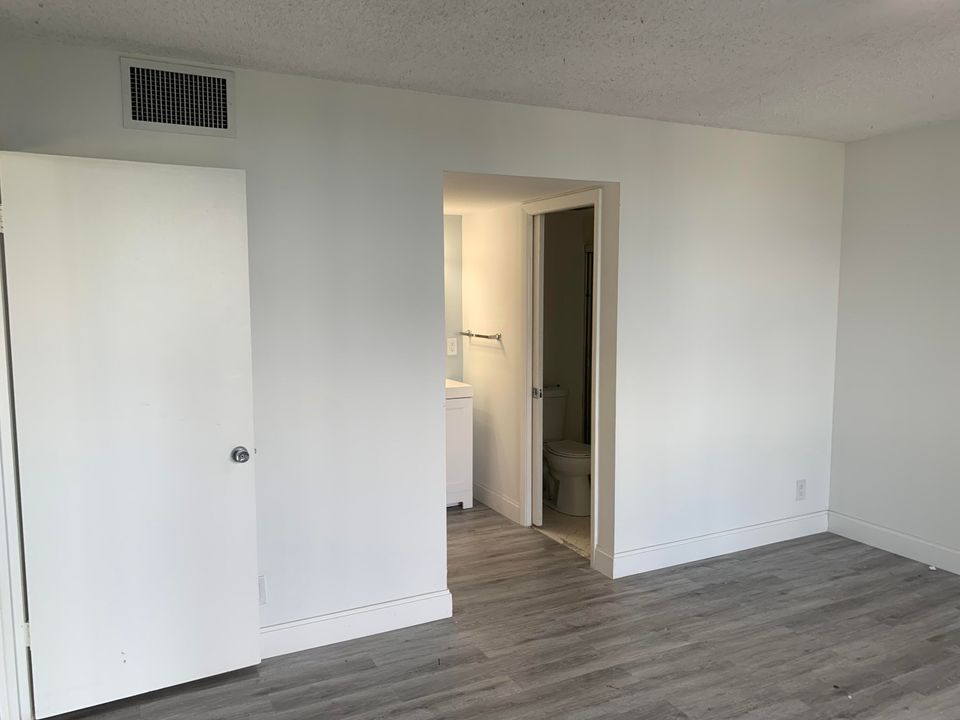 For Rent: $2,300 (2 beds, 2 baths, 1116 Square Feet)