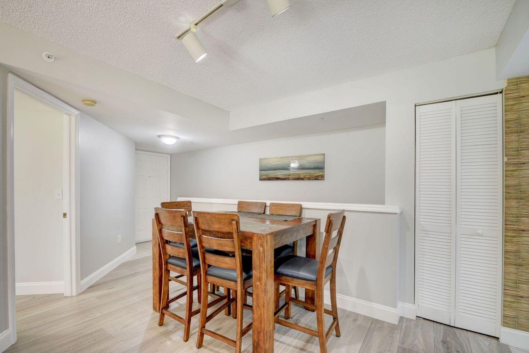 For Sale: $335,000 (2 beds, 2 baths, 1107 Square Feet)