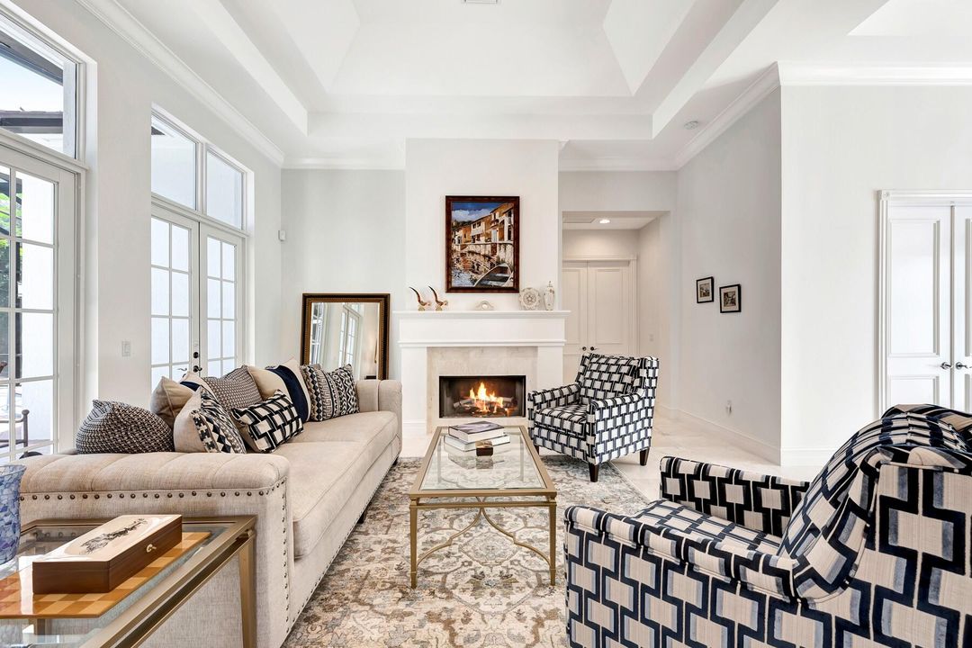 Recently Sold: $2,495,000 (3 beds, 5 baths, 4384 Square Feet)