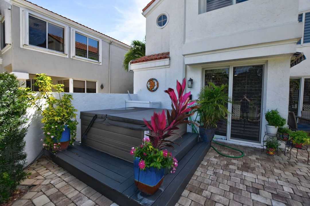 For Sale: $929,000 (3 beds, 2 baths, 2264 Square Feet)