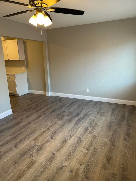 For Rent: $1,900 (1 beds, 1 baths, 600 Square Feet)