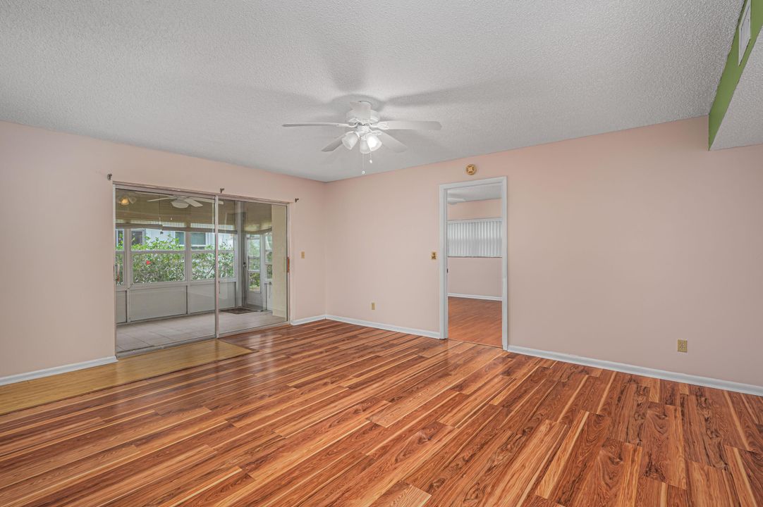 For Sale: $144,900 (2 beds, 2 baths, 1208 Square Feet)
