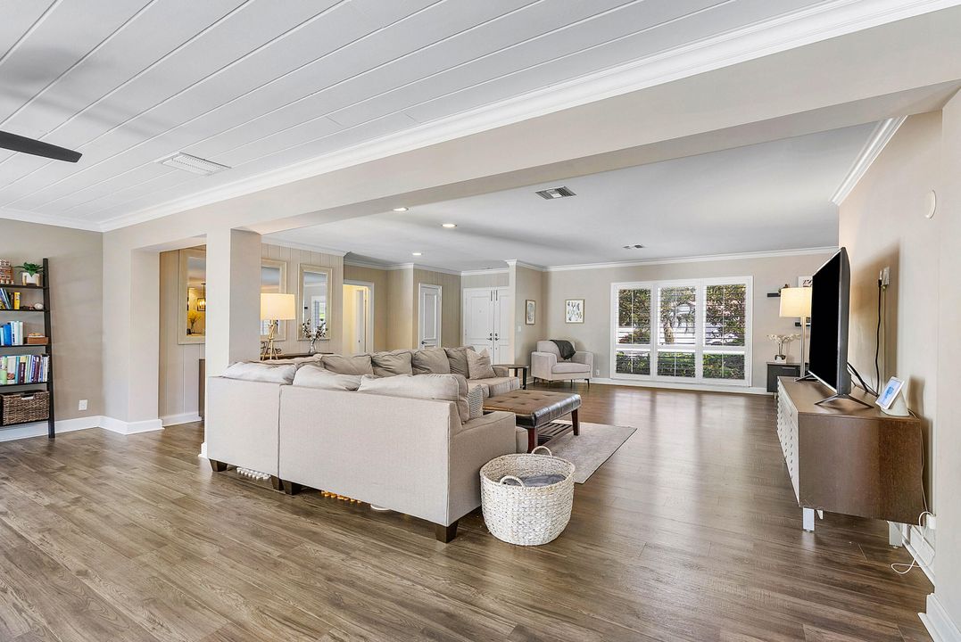 Active With Contract: $2,195,000 (4 beds, 3 baths, 3326 Square Feet)