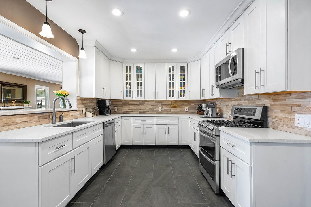 Active With Contract: $2,195,000 (4 beds, 3 baths, 3326 Square Feet)