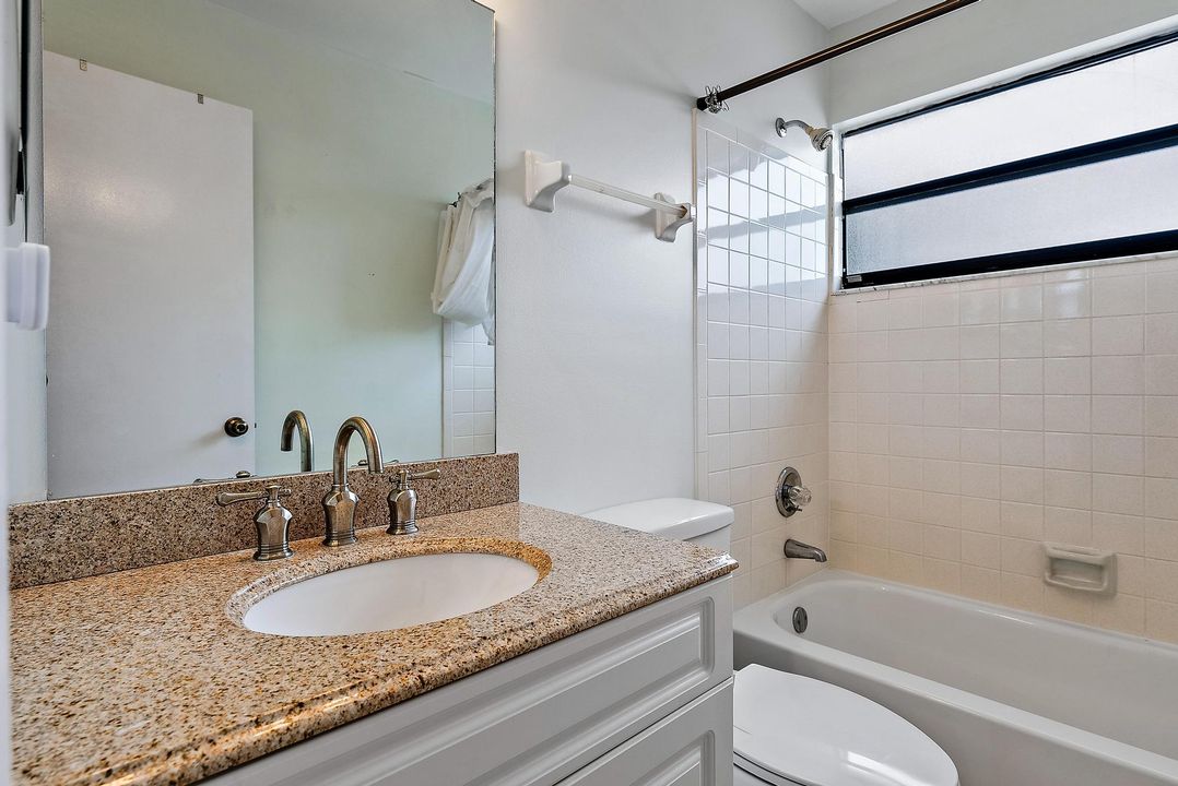 For Sale: $301,000 (2 beds, 2 baths, 1284 Square Feet)