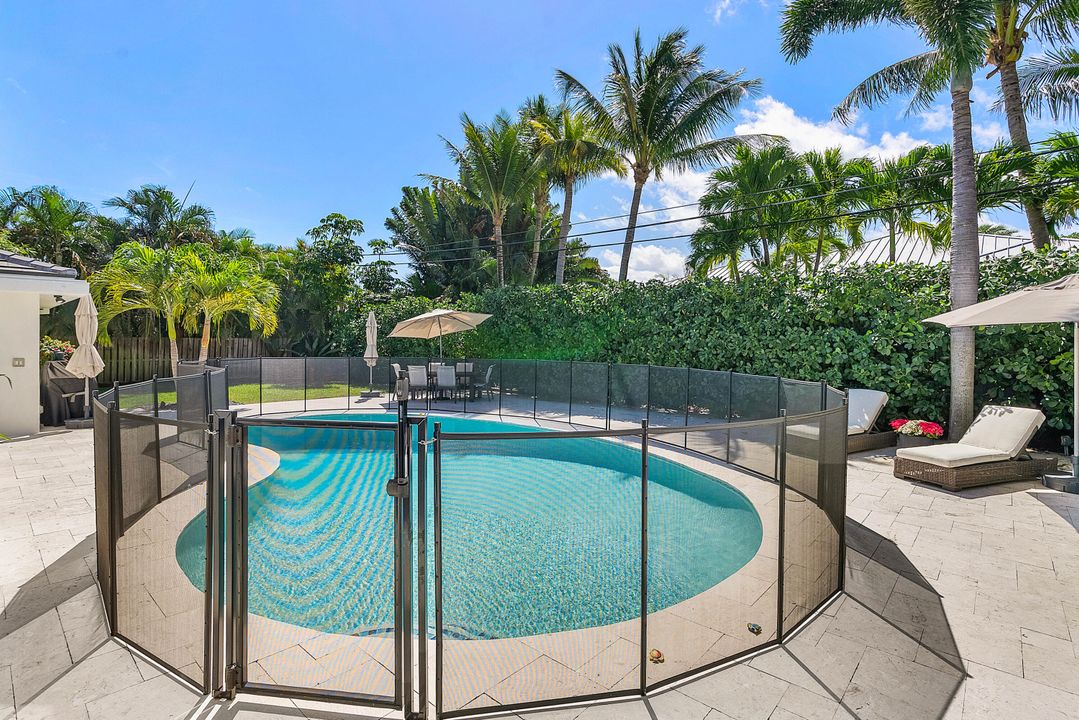 Active With Contract: $2,195,000 (4 beds, 3 baths, 3326 Square Feet)