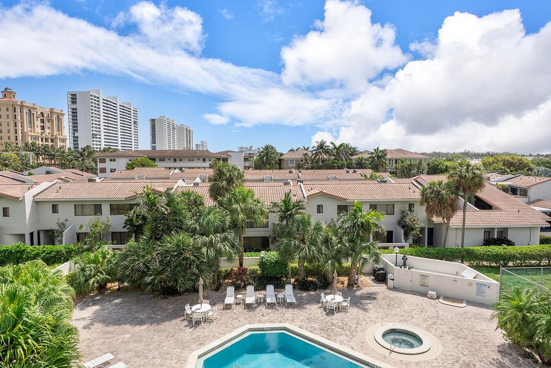 For Sale: $589,900 (2 beds, 2 baths, 1309 Square Feet)
