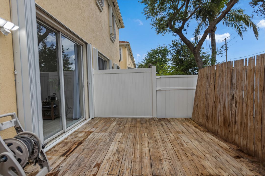 For Sale: $375,000 (2 beds, 2 baths, 1514 Square Feet)