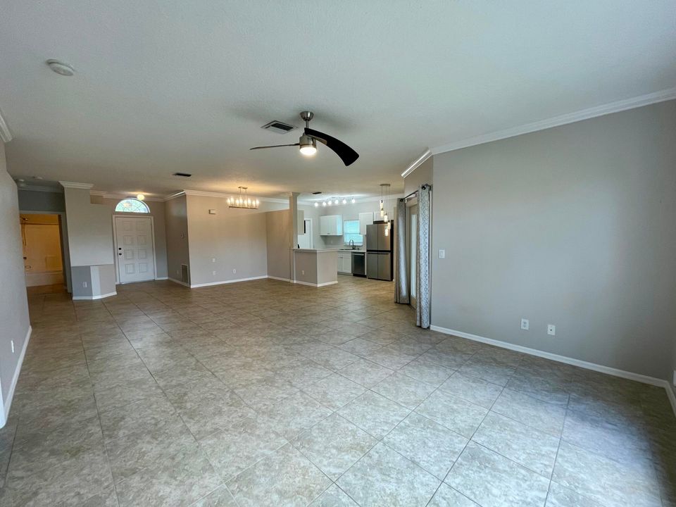 For Rent: $2,500 (3 beds, 2 baths, 1464 Square Feet)