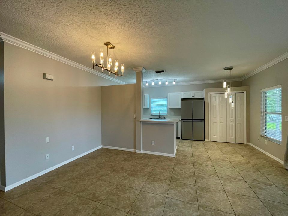 For Rent: $2,500 (3 beds, 2 baths, 1464 Square Feet)