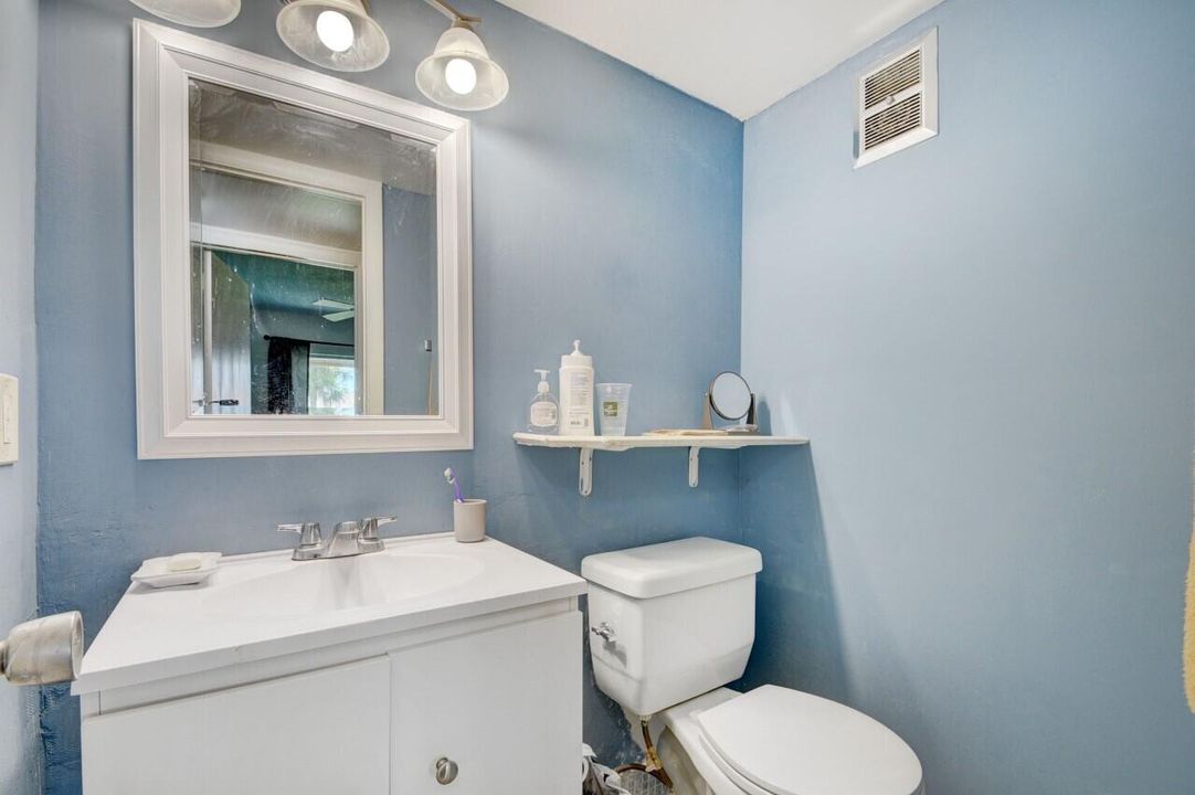 Active With Contract: $1,550 (2 beds, 1 baths, 651 Square Feet)