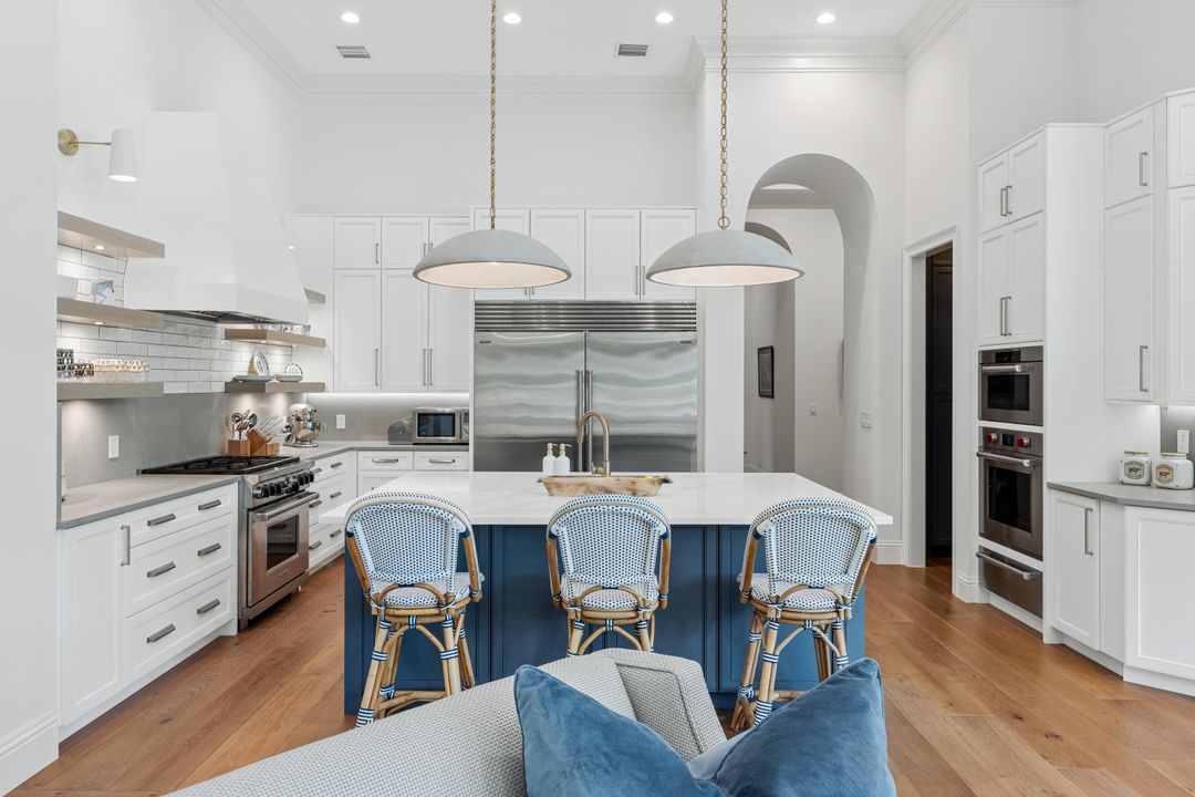 Active With Contract: $8,500,000 (4 beds, 5 baths, 5355 Square Feet)