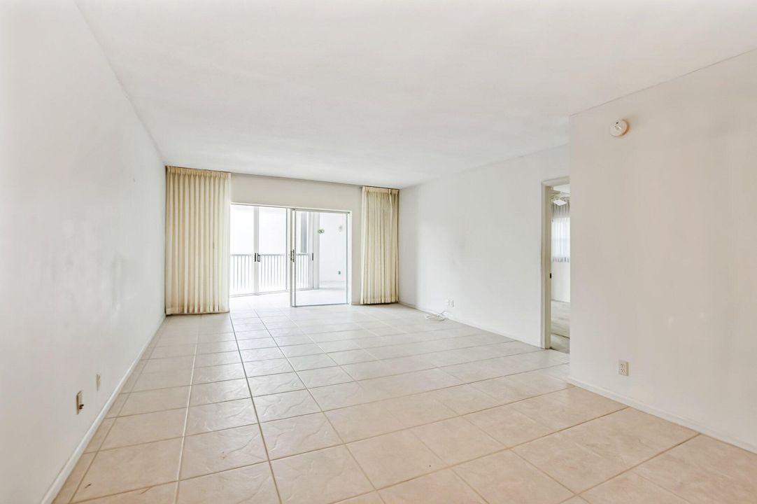 For Sale: $549,000 (2 beds, 2 baths, 1175 Square Feet)
