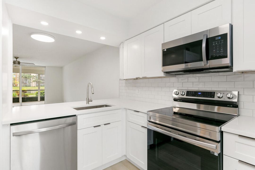 For Sale: $199,000 (2 beds, 2 baths, 1044 Square Feet)