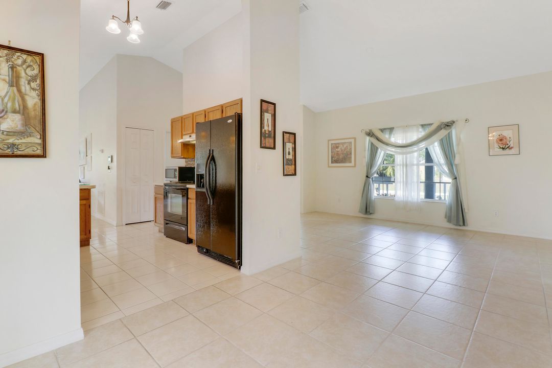 Active With Contract: $399,900 (3 beds, 2 baths, 1511 Square Feet)