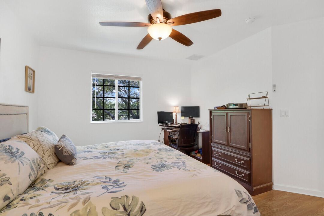 Active With Contract: $274,900 (3 beds, 2 baths, 1379 Square Feet)