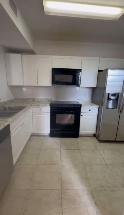 Active With Contract: $1,950 (3 beds, 2 baths, 999 Square Feet)