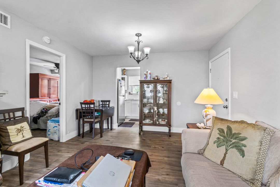 For Sale: $185,000 (2 beds, 2 baths, 812 Square Feet)