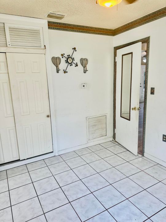 Active With Contract: $209,000 (3 beds, 2 baths, 1152 Square Feet)