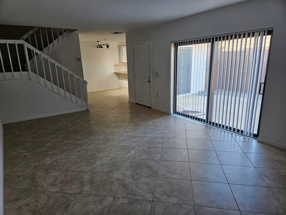 For Sale: $344,900 (2 beds, 2 baths, 1325 Square Feet)