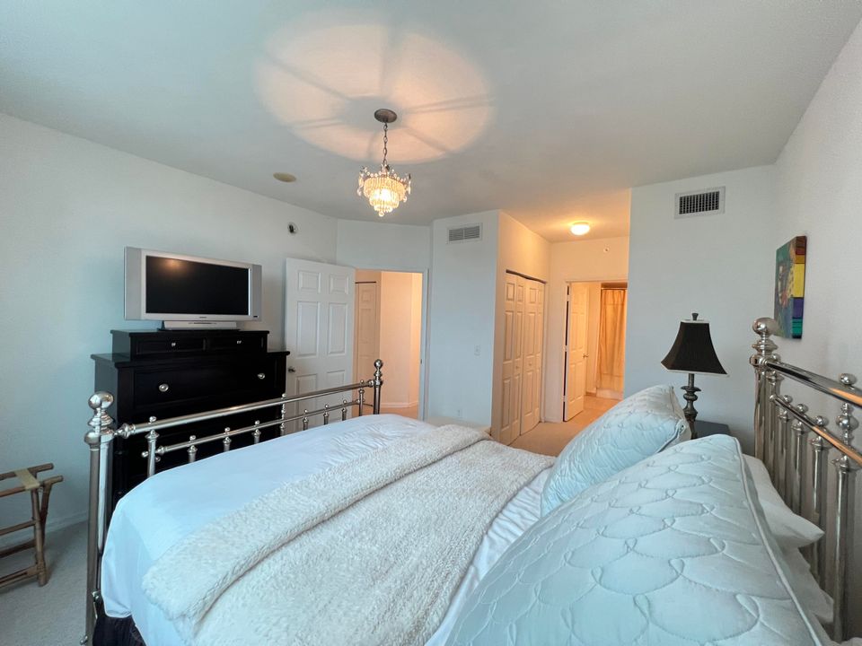 Active With Contract: $4,200 (2 beds, 2 baths, 1305 Square Feet)