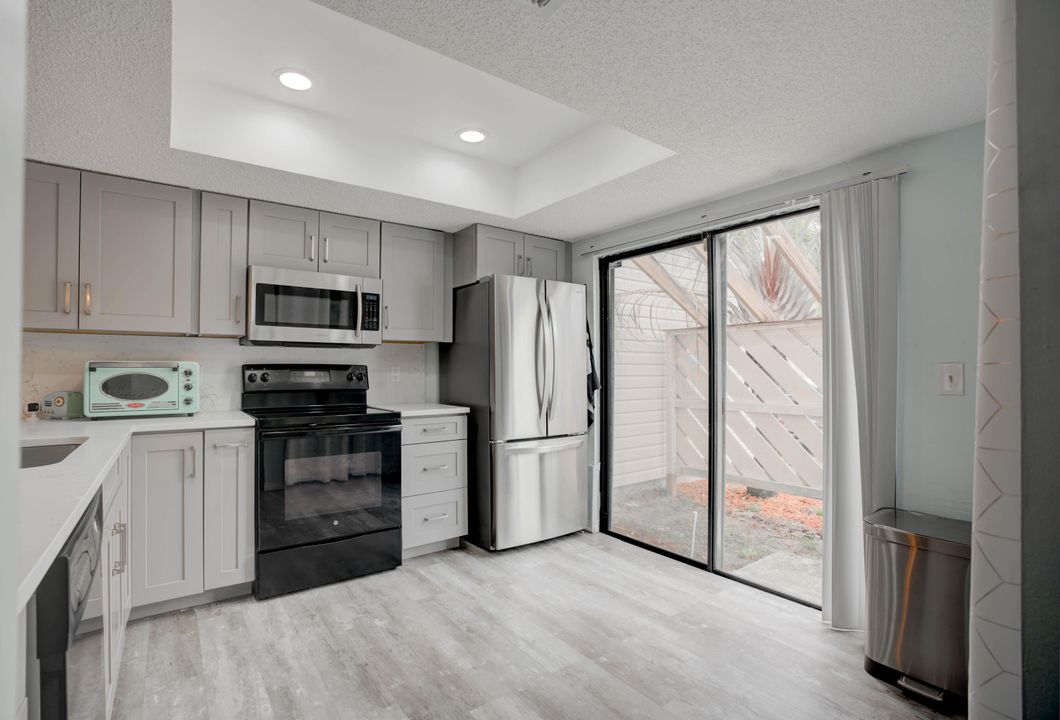 For Sale: $324,000 (2 beds, 2 baths, 1284 Square Feet)