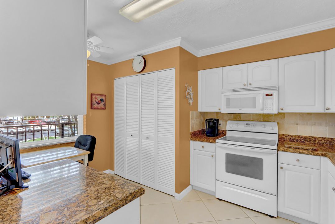 For Sale: $150,000 (2 beds, 2 baths, 1044 Square Feet)