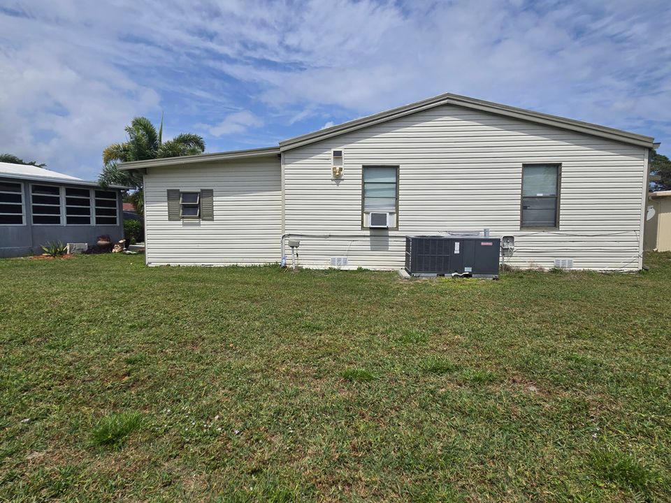 For Sale: $69,995 (2 beds, 2 baths, 1154 Square Feet)