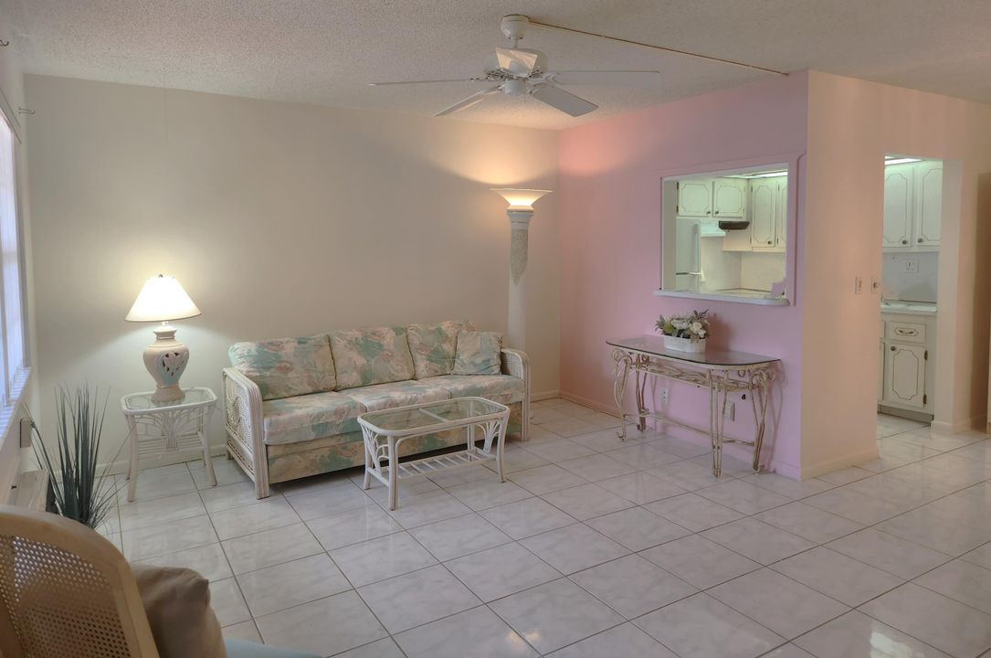 Active With Contract: $110,000 (1 beds, 1 baths, 684 Square Feet)