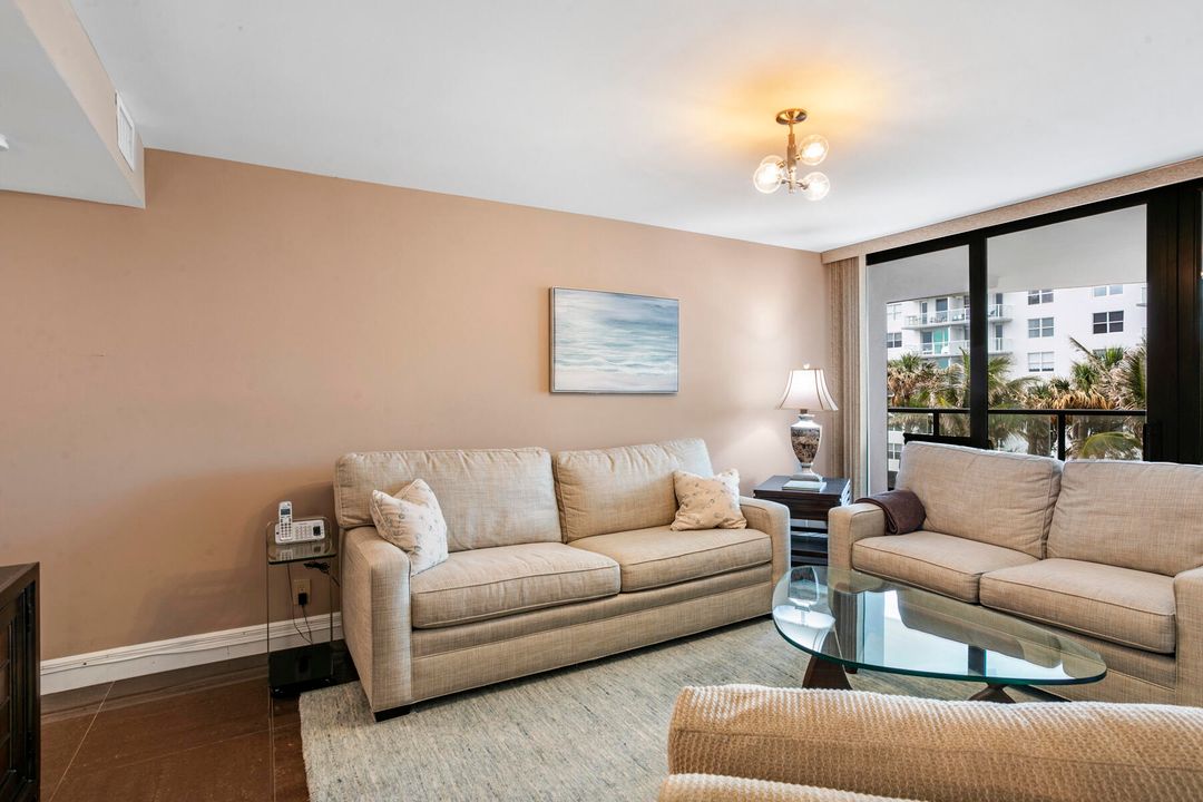 For Sale: $2,200,000 (3 beds, 2 baths, 2078 Square Feet)