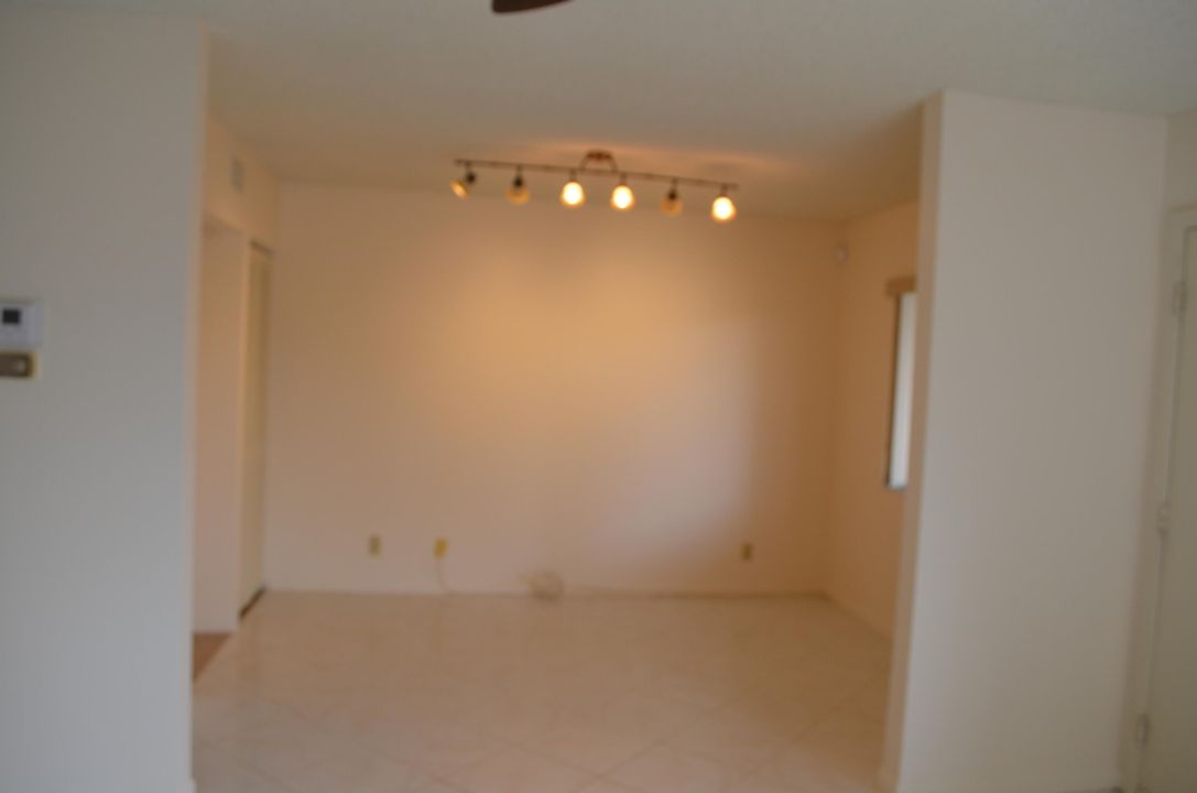 Active With Contract: $239,000 (2 beds, 2 baths, 1050 Square Feet)