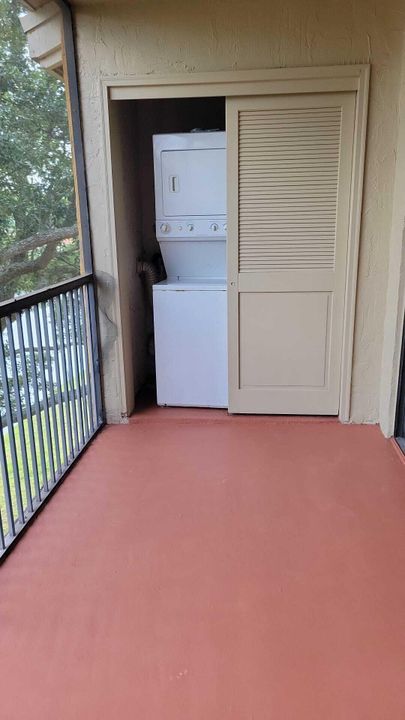 Active With Contract: $1,800 (1 beds, 1 baths, 764 Square Feet)