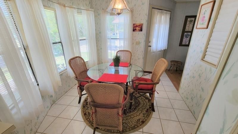 For Sale: $164,990 (2 beds, 2 baths, 1108 Square Feet)