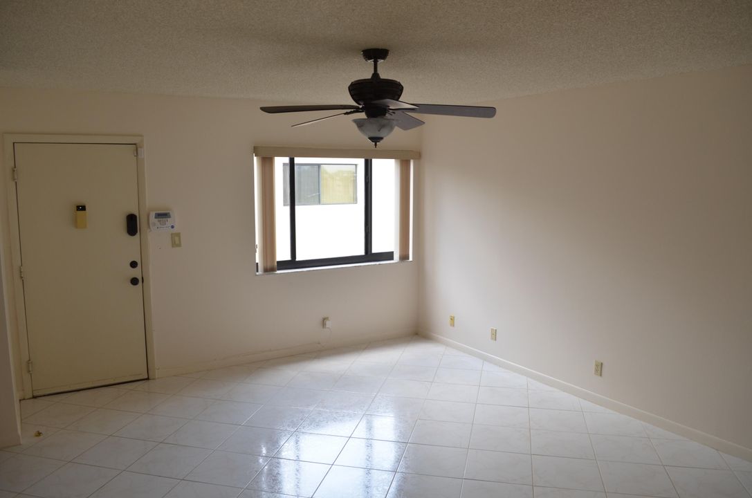 Active With Contract: $239,000 (2 beds, 2 baths, 1050 Square Feet)