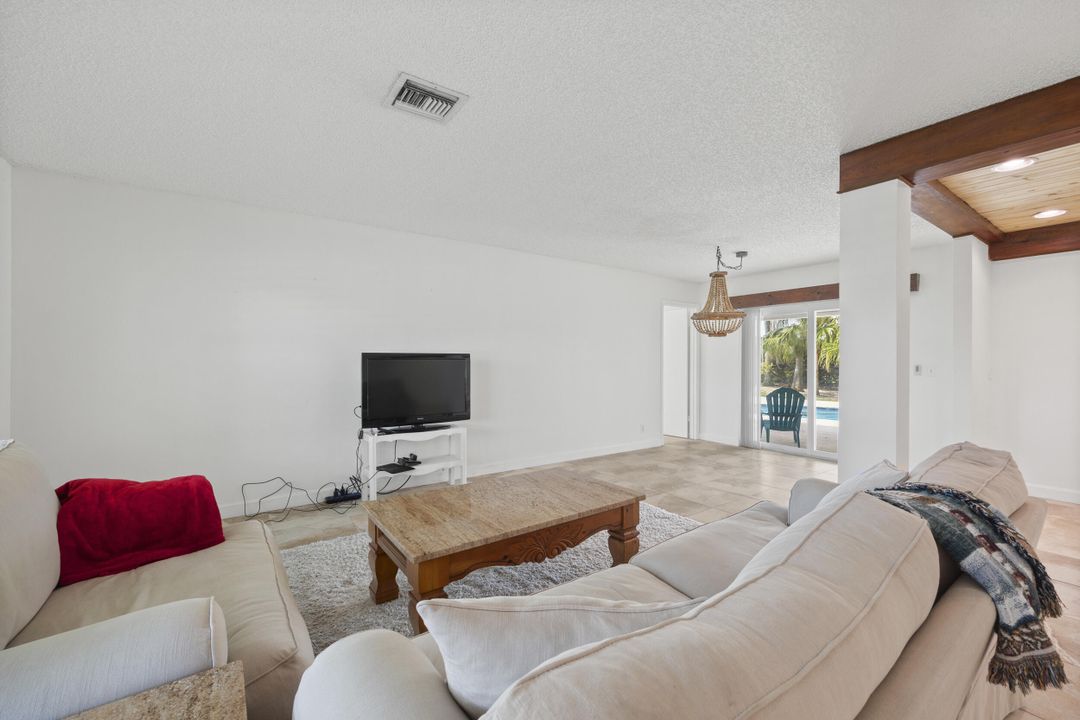 For Sale: $1,199,000 (3 beds, 2 baths, 1797 Square Feet)