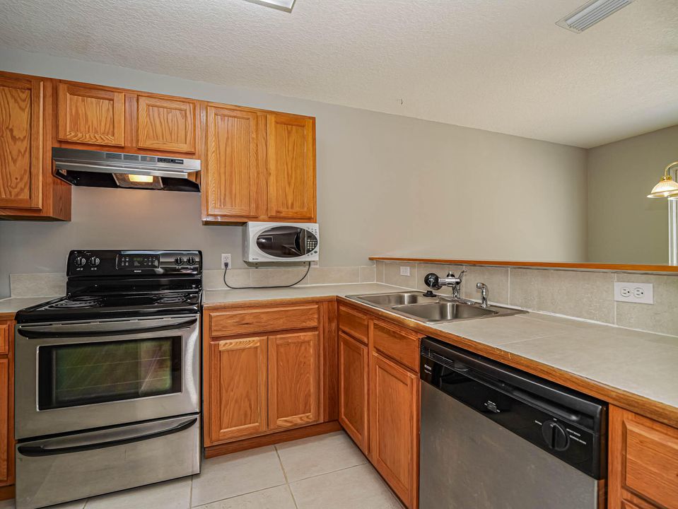 For Rent: $1,875 (3 beds, 2 baths, 1102 Square Feet)