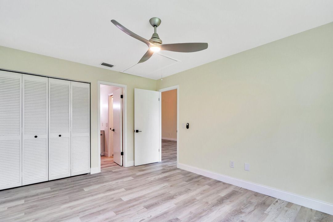 Active With Contract: $298,000 (2 beds, 2 baths, 1117 Square Feet)
