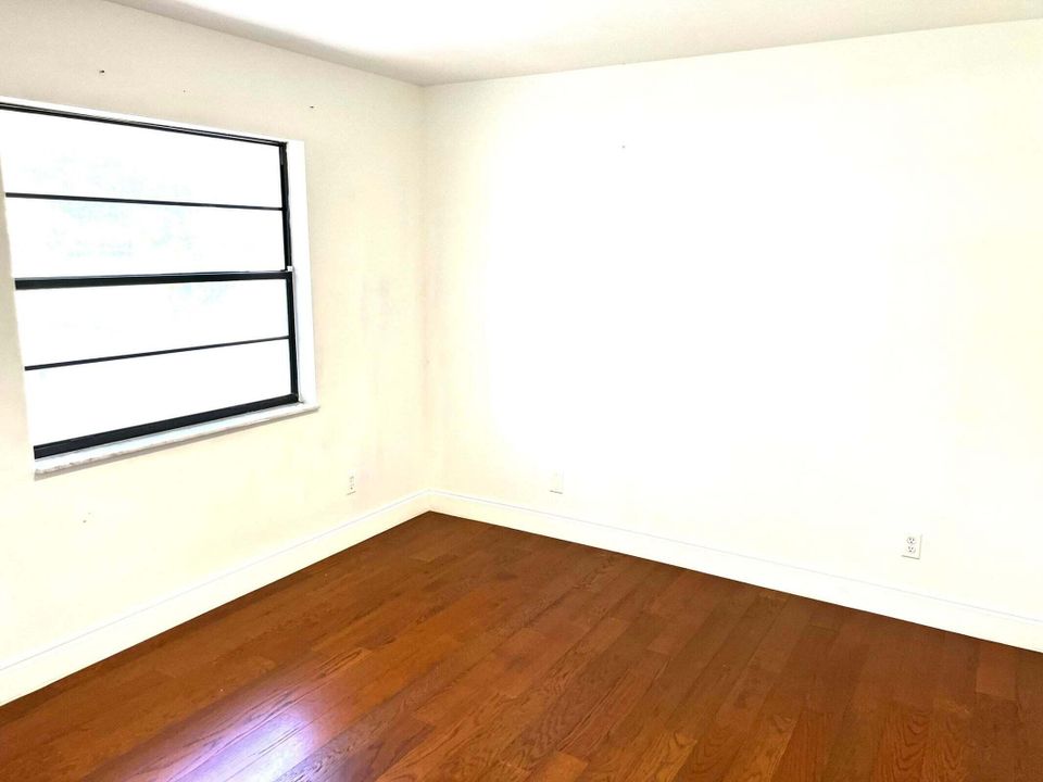 Activo con contrato: $3,950 (5 camas, 3 baños, 2799 Pies cuadrados)