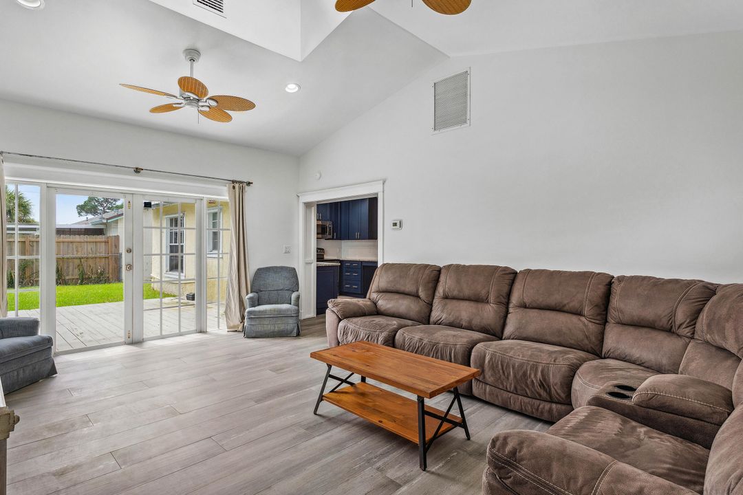 Active With Contract: $585,000 (3 beds, 2 baths, 1613 Square Feet)